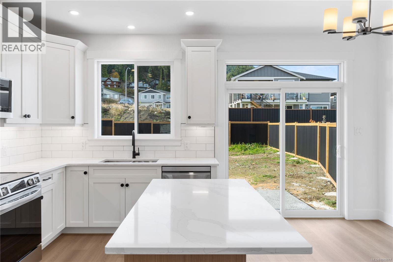 824 Russell Rd, Ladysmith