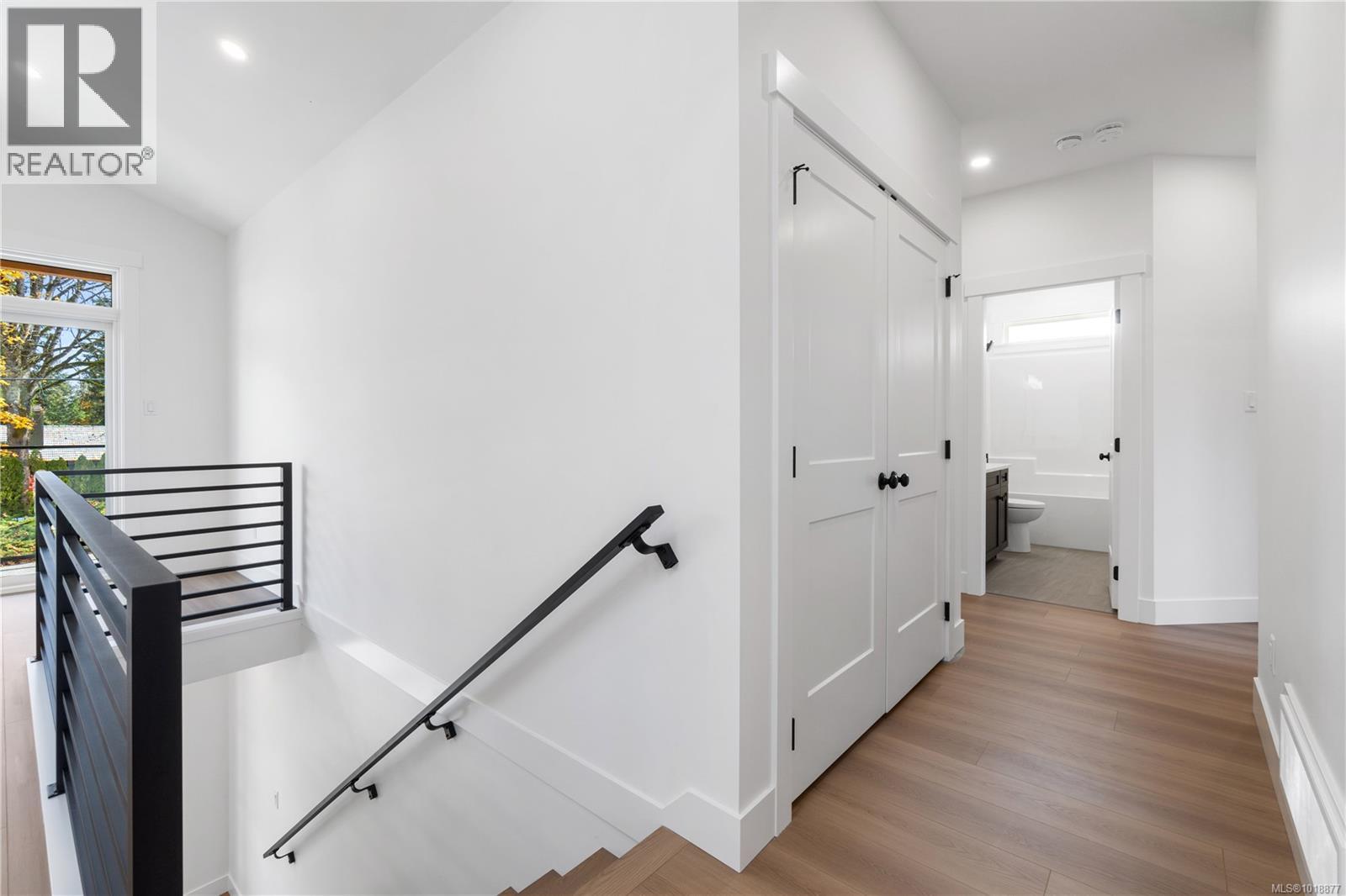 824 Russell Rd, Ladysmith