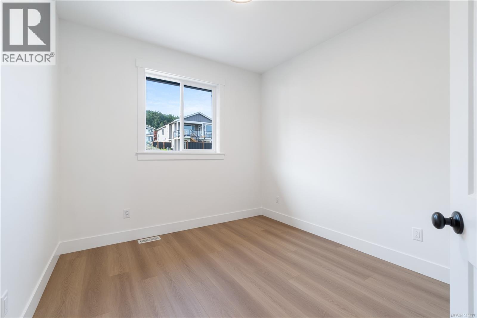 824 Russell Rd, Ladysmith