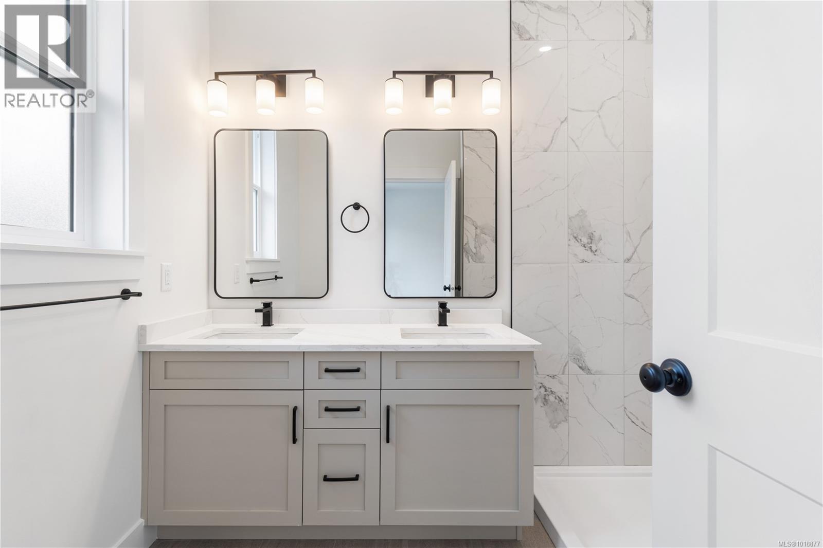 824 Russell Rd, Ladysmith