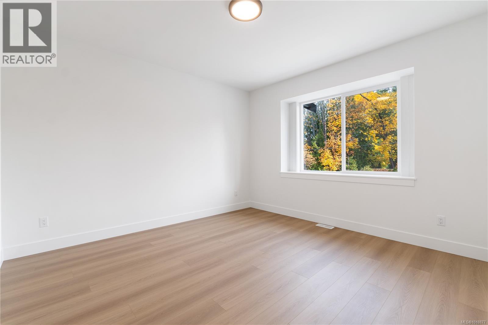 824 Russell Rd, Ladysmith