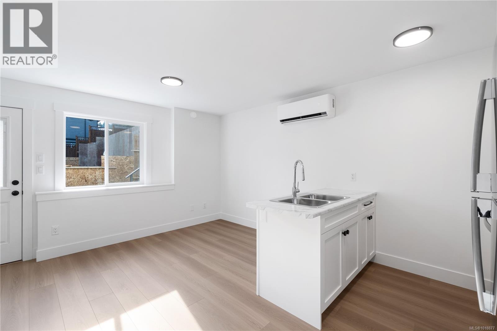 824 Russell Rd, Ladysmith