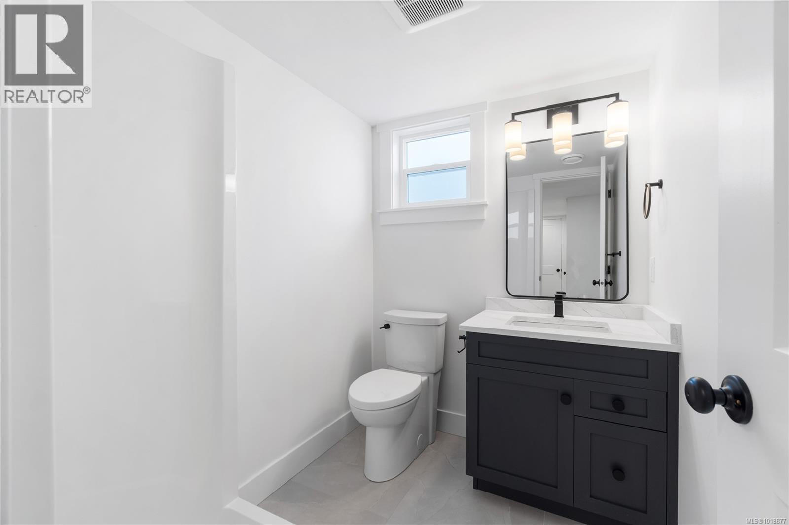 824 Russell Rd, Ladysmith