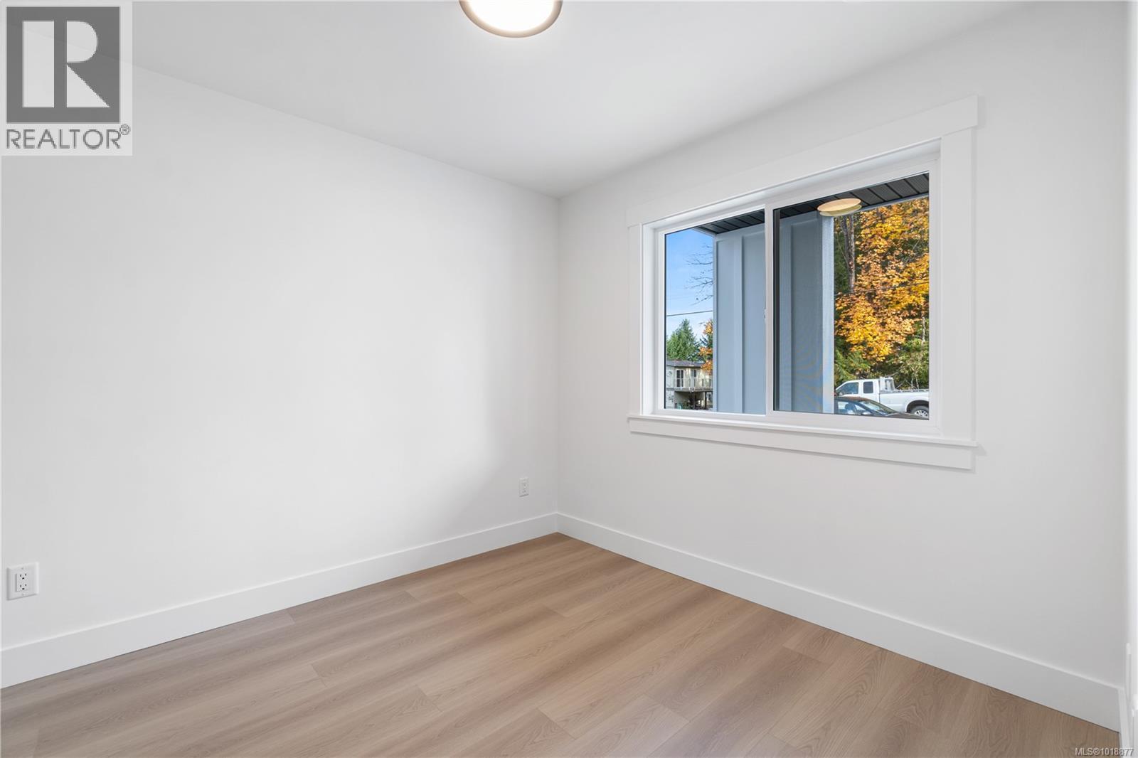 824 Russell Rd, Ladysmith