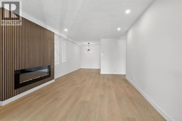 #121-8511 ACKROYD Road, Richmond