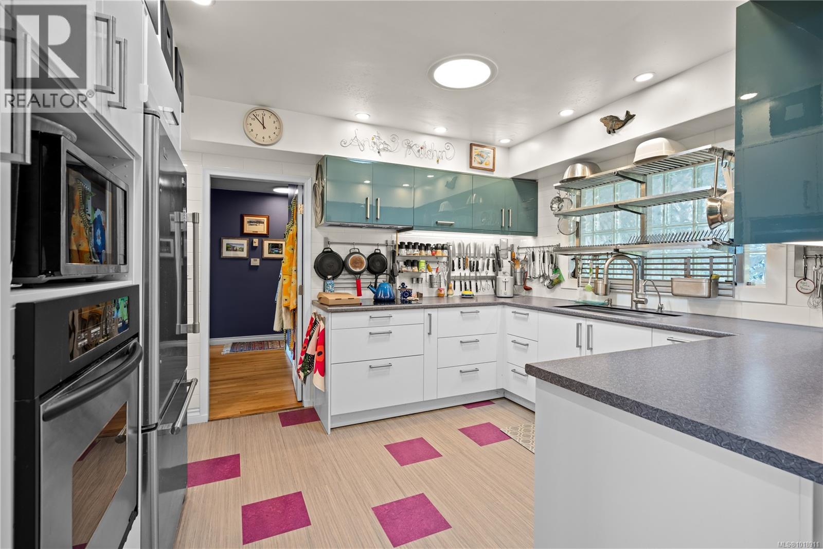  4490 Shore Way, Saanich