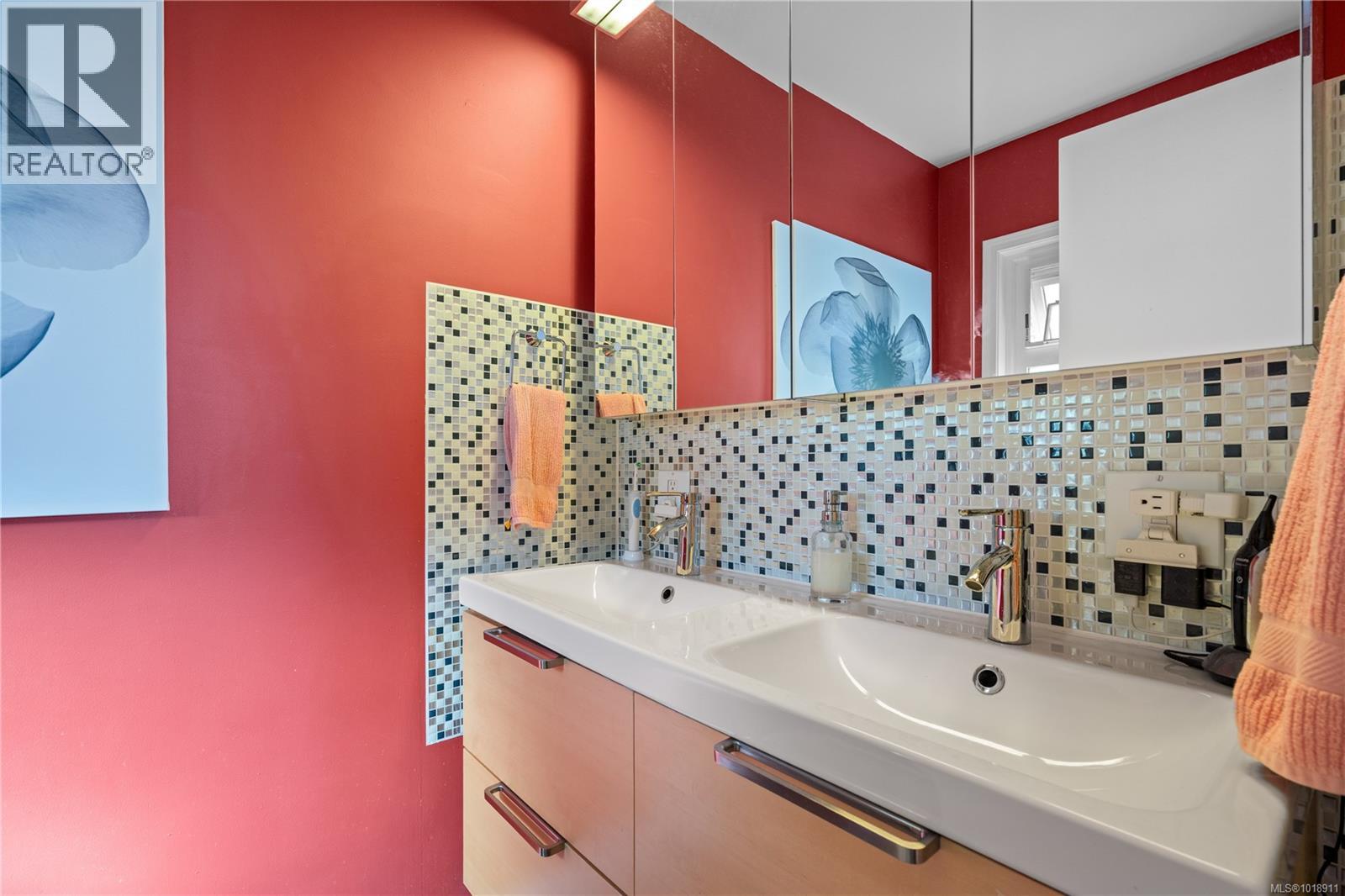  4490 Shore Way, Saanich