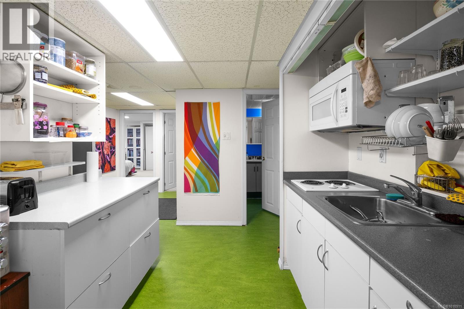  4490 Shore Way, Saanich