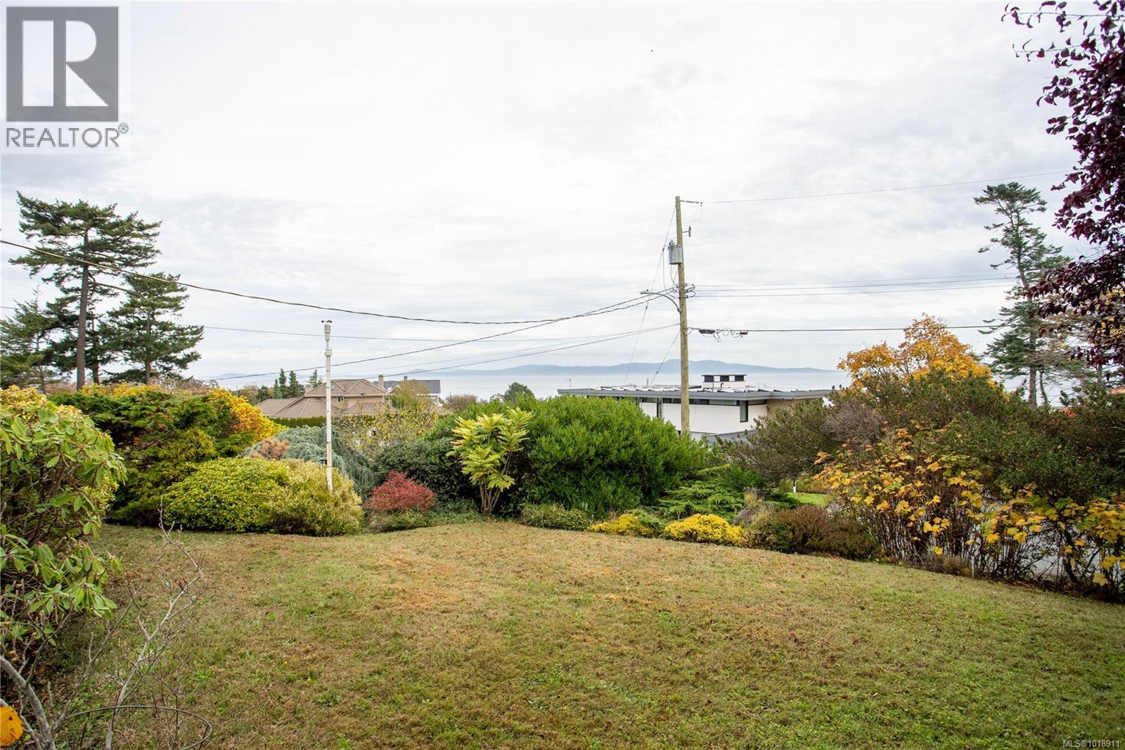  4490 Shore Way, Saanich