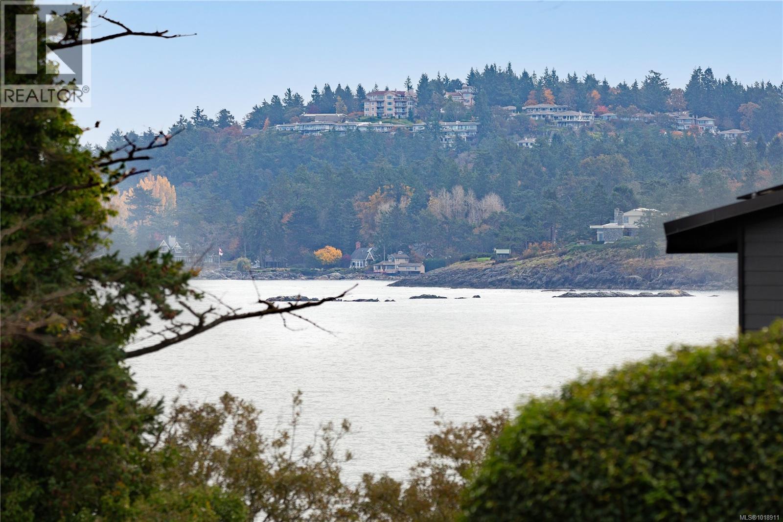  4490 Shore Way, Saanich