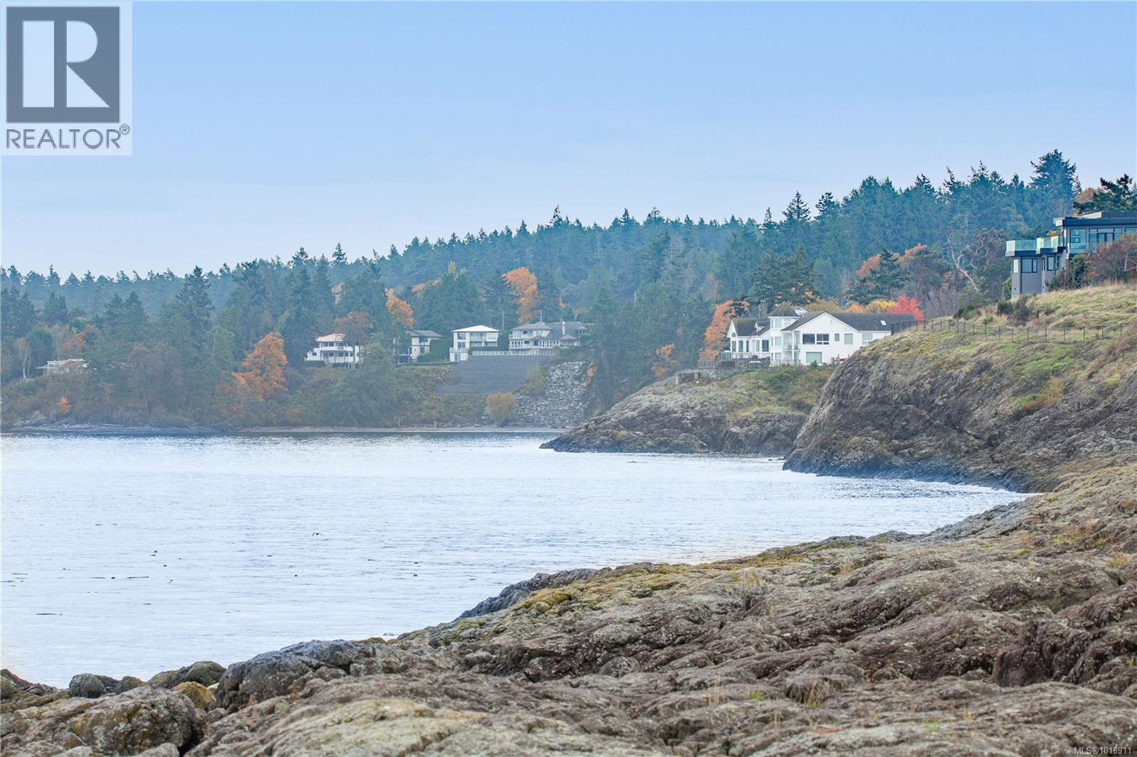  4490 Shore Way, Saanich