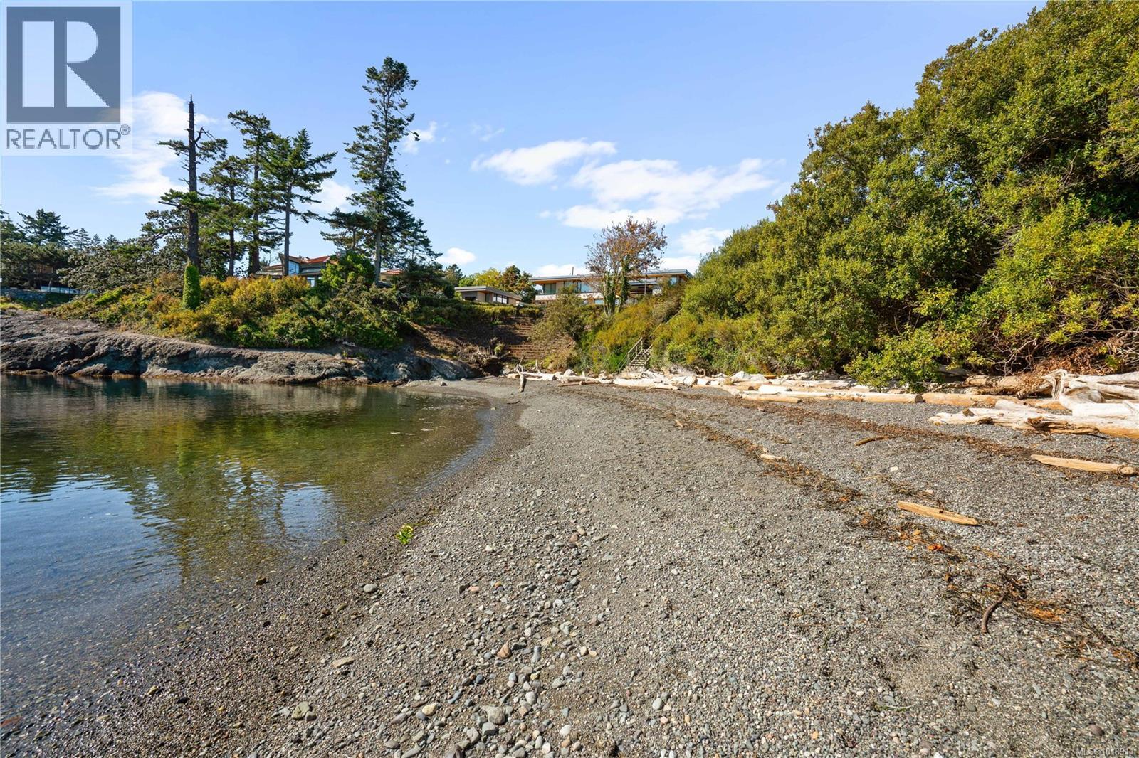  4490 Shore Way, Saanich