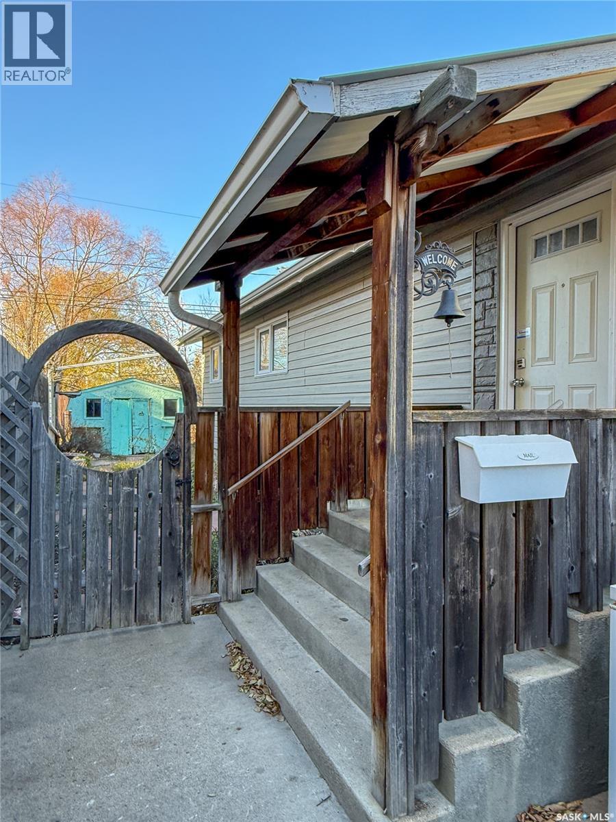 1681 104th STREET - Photo 3 of 20, North Battleford, Saskatchewan