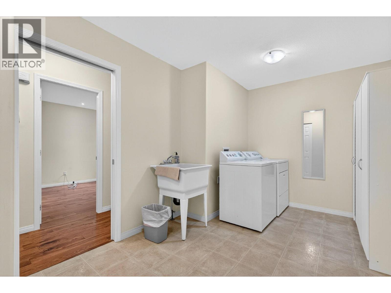 101 1321 Ridgeway Drive, Kelowna