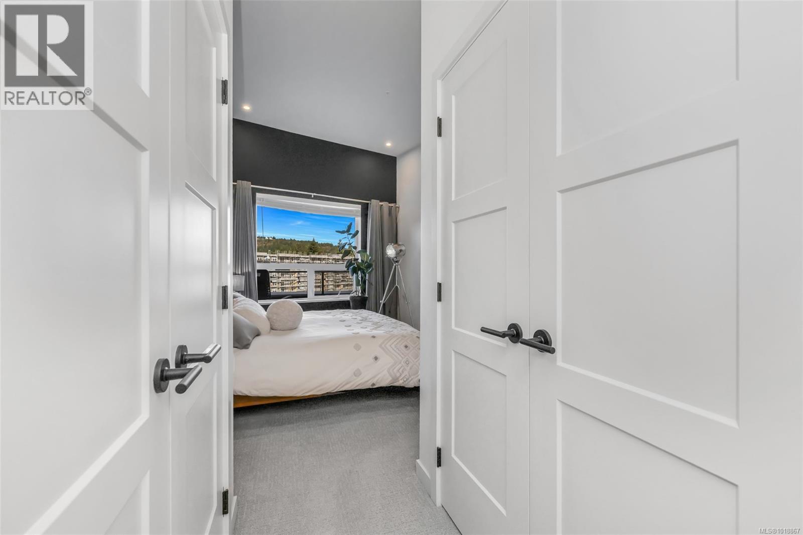 #608 947 WHIRLAWAY CRES - 16