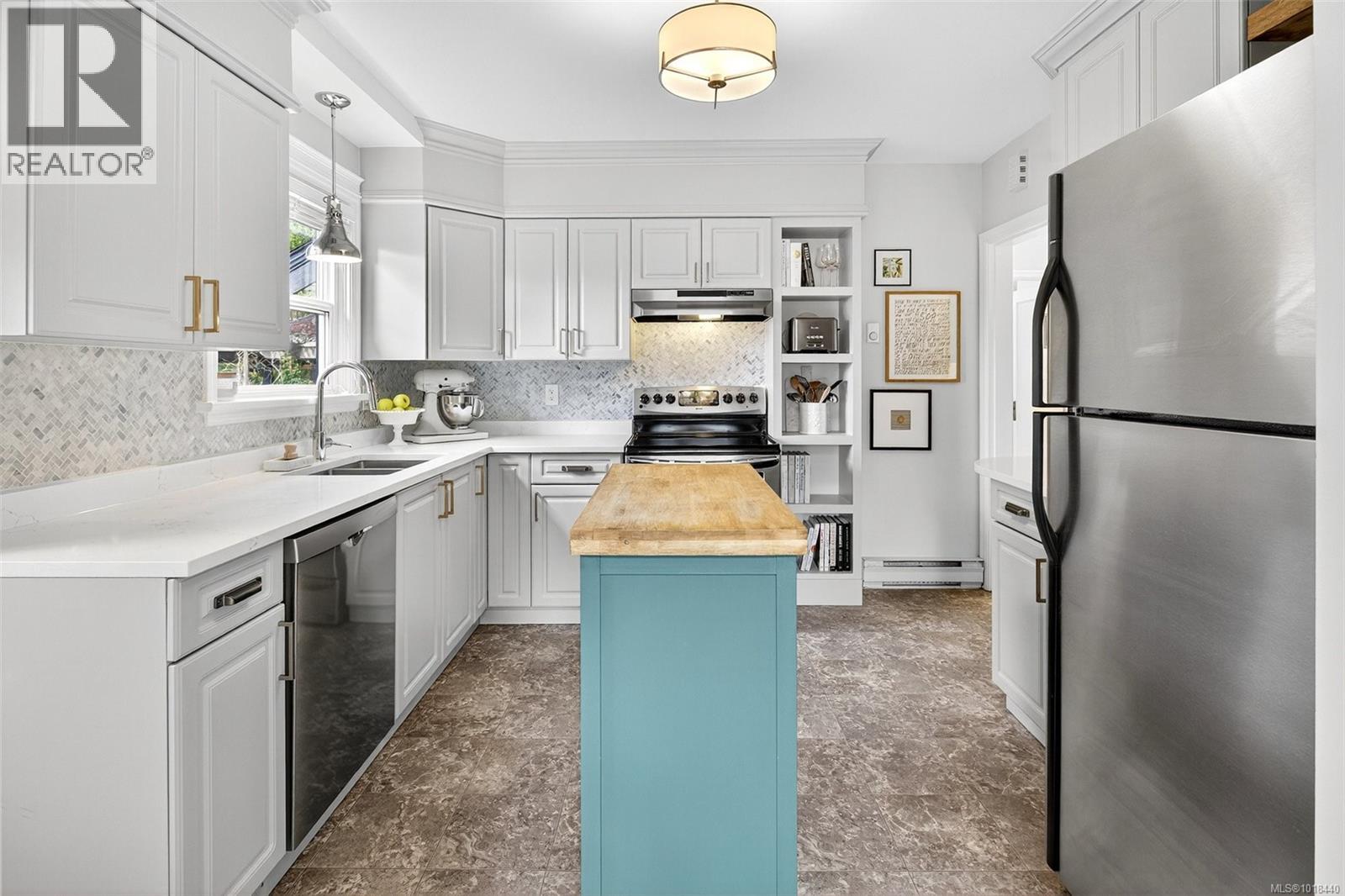  3720 Winston Crescent, Saanich