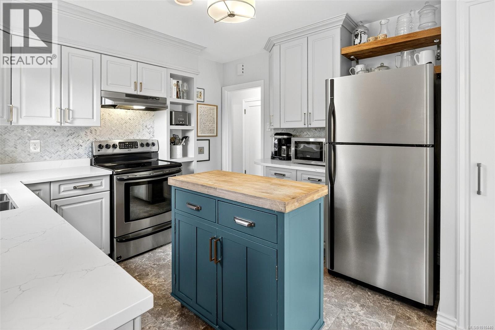  3720 Winston Crescent, Saanich