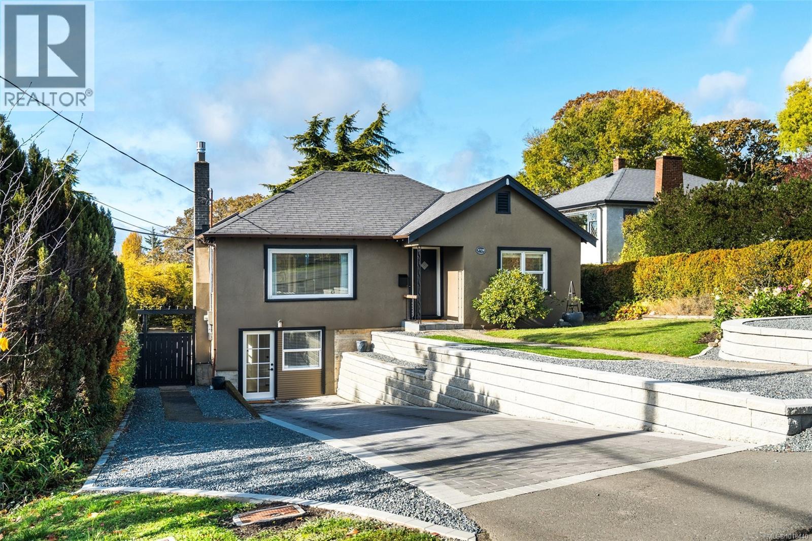  3720 Winston Crescent, Saanich