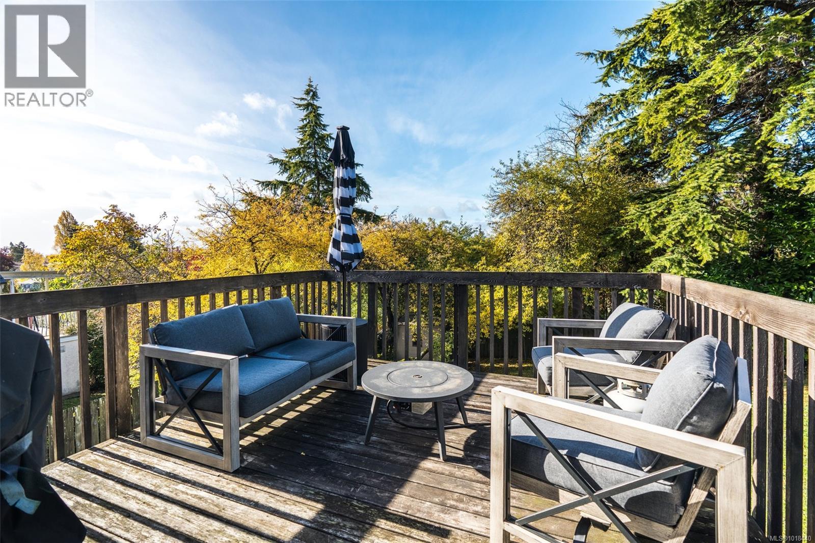  3720 Winston Crescent, Saanich