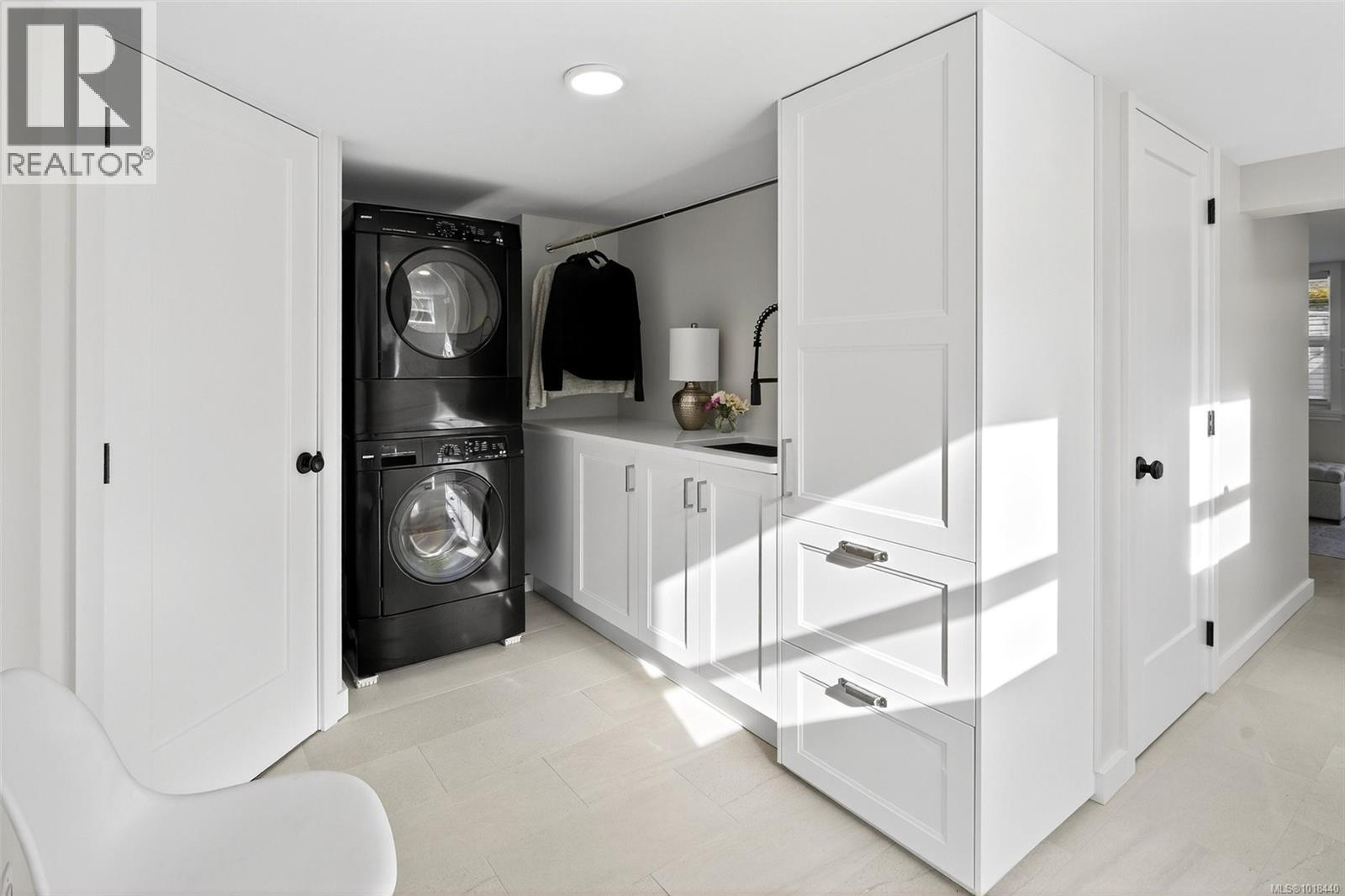  3720 Winston Crescent, Saanich