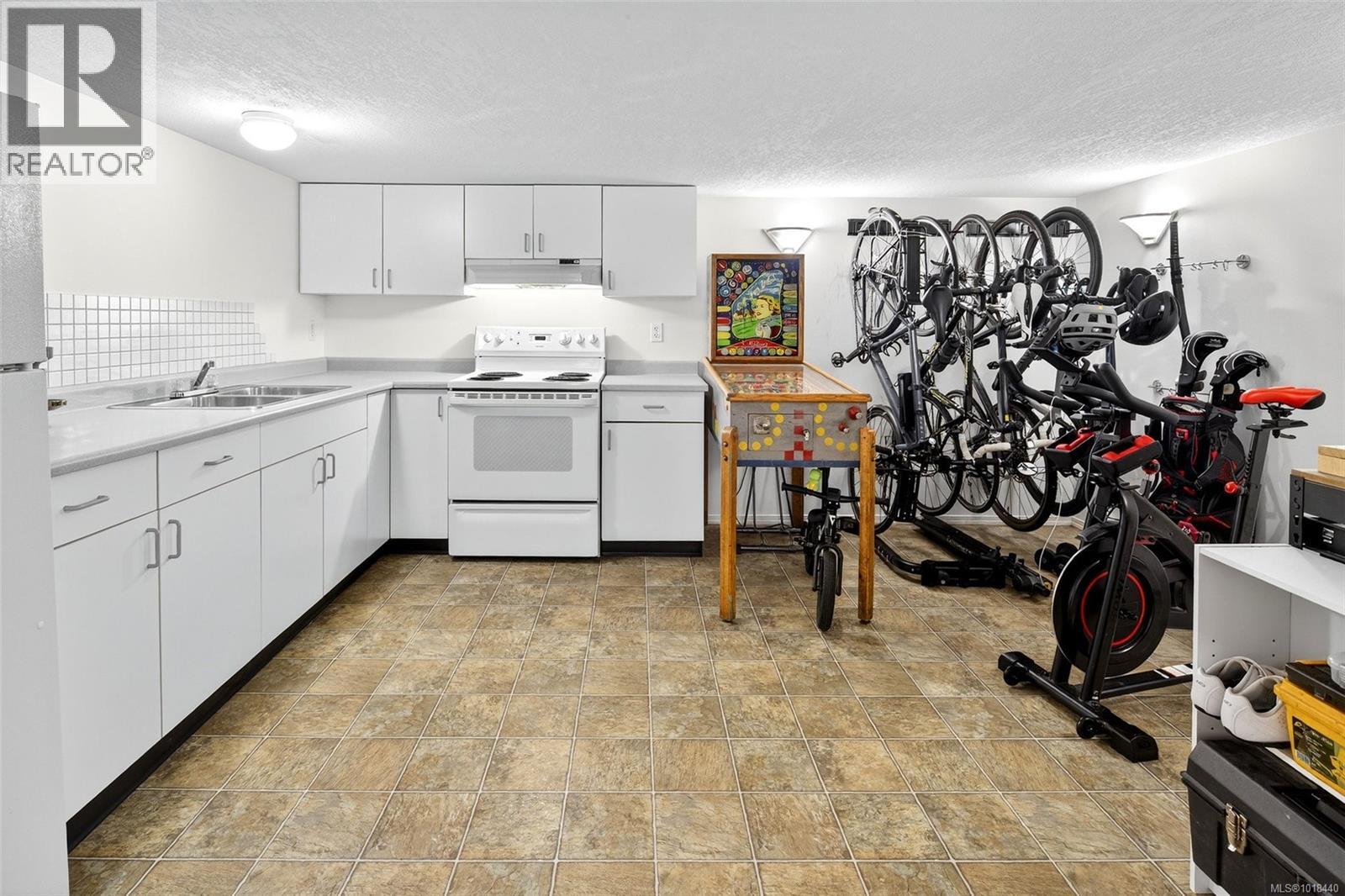  3720 Winston Crescent, Saanich