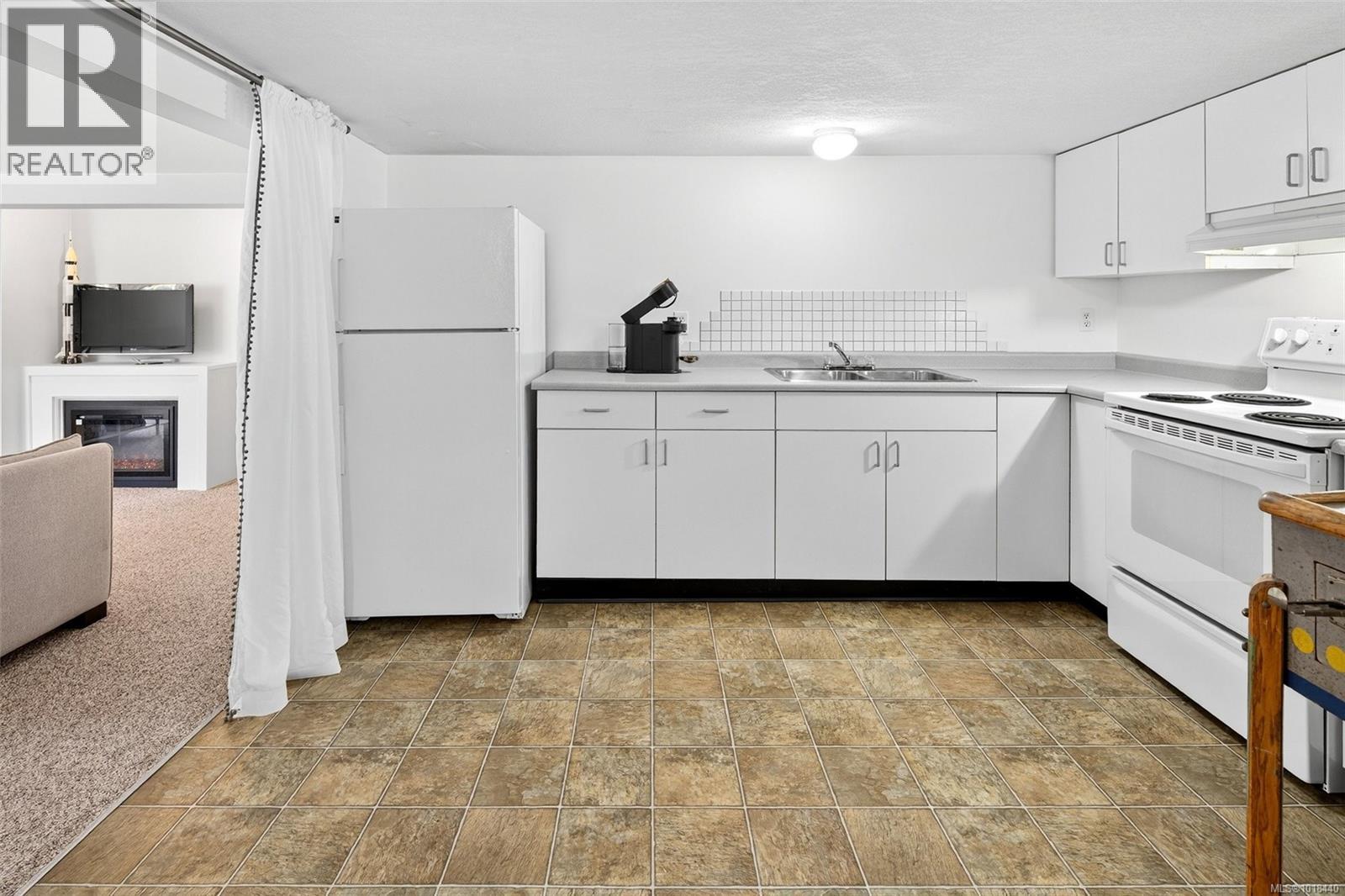  3720 Winston Crescent, Saanich