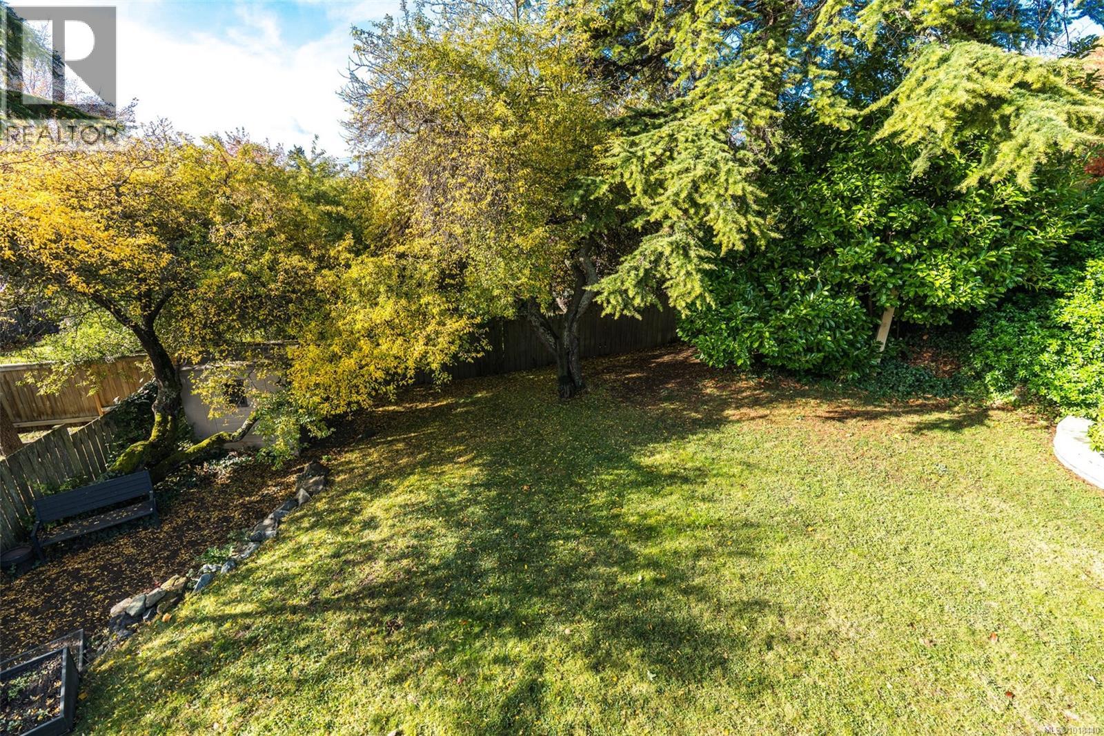  3720 Winston Crescent, Saanich