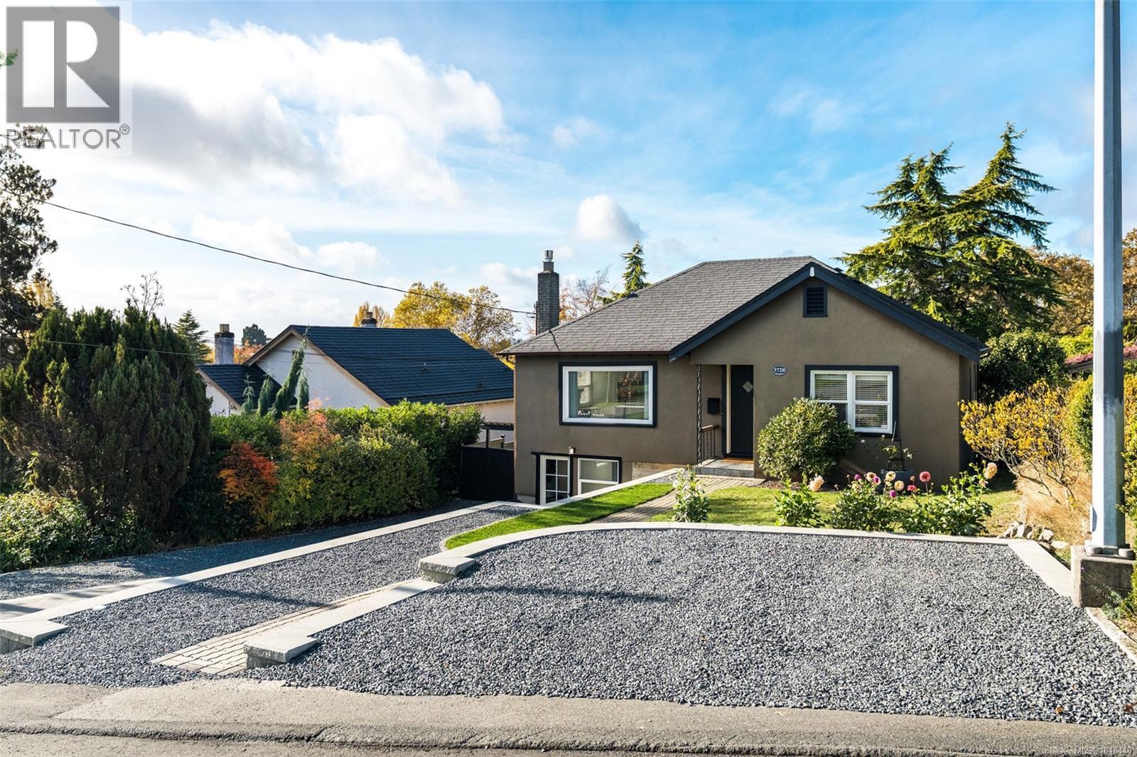  3720 Winston Crescent, Saanich