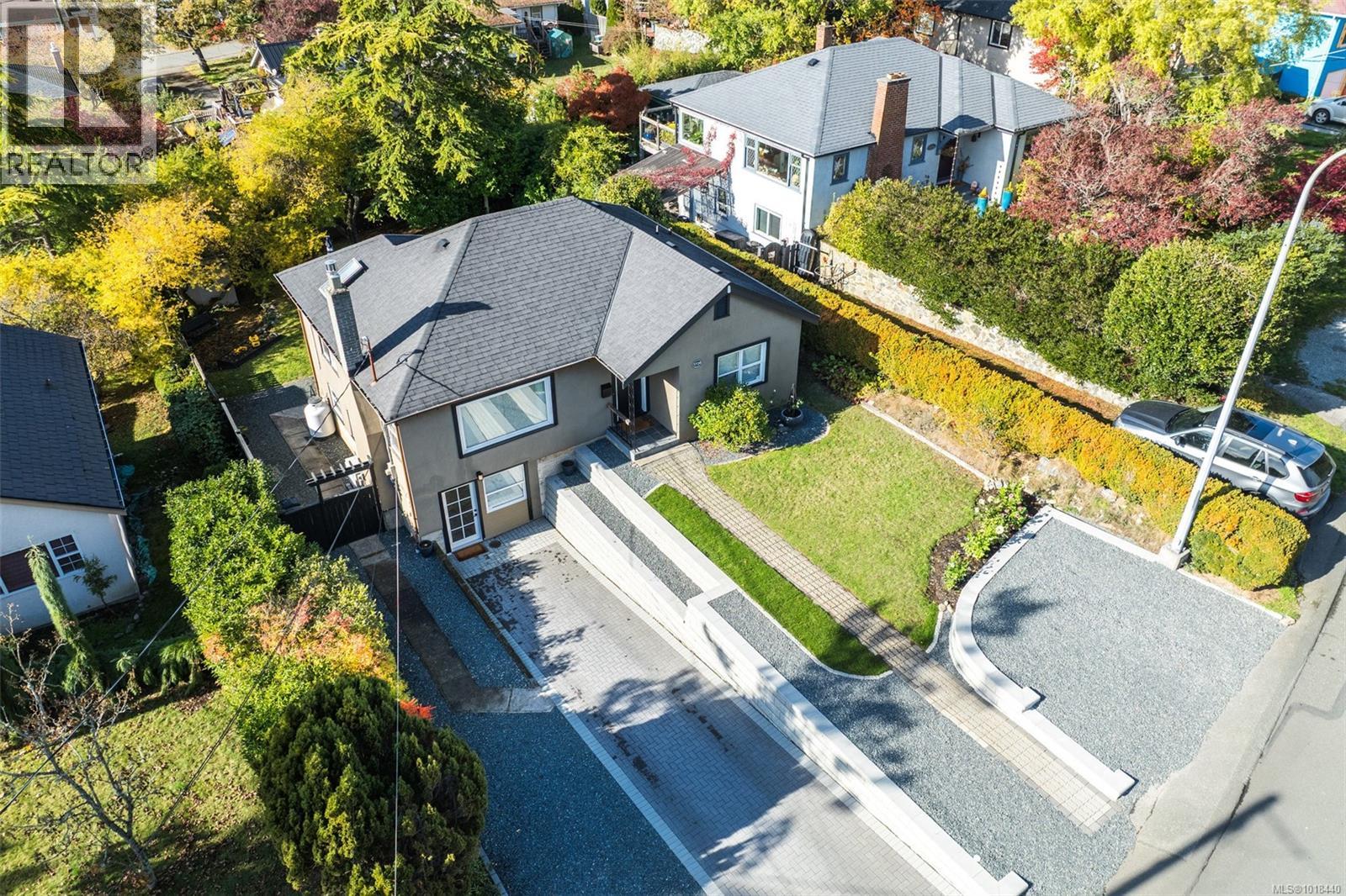  3720 Winston Crescent, Saanich