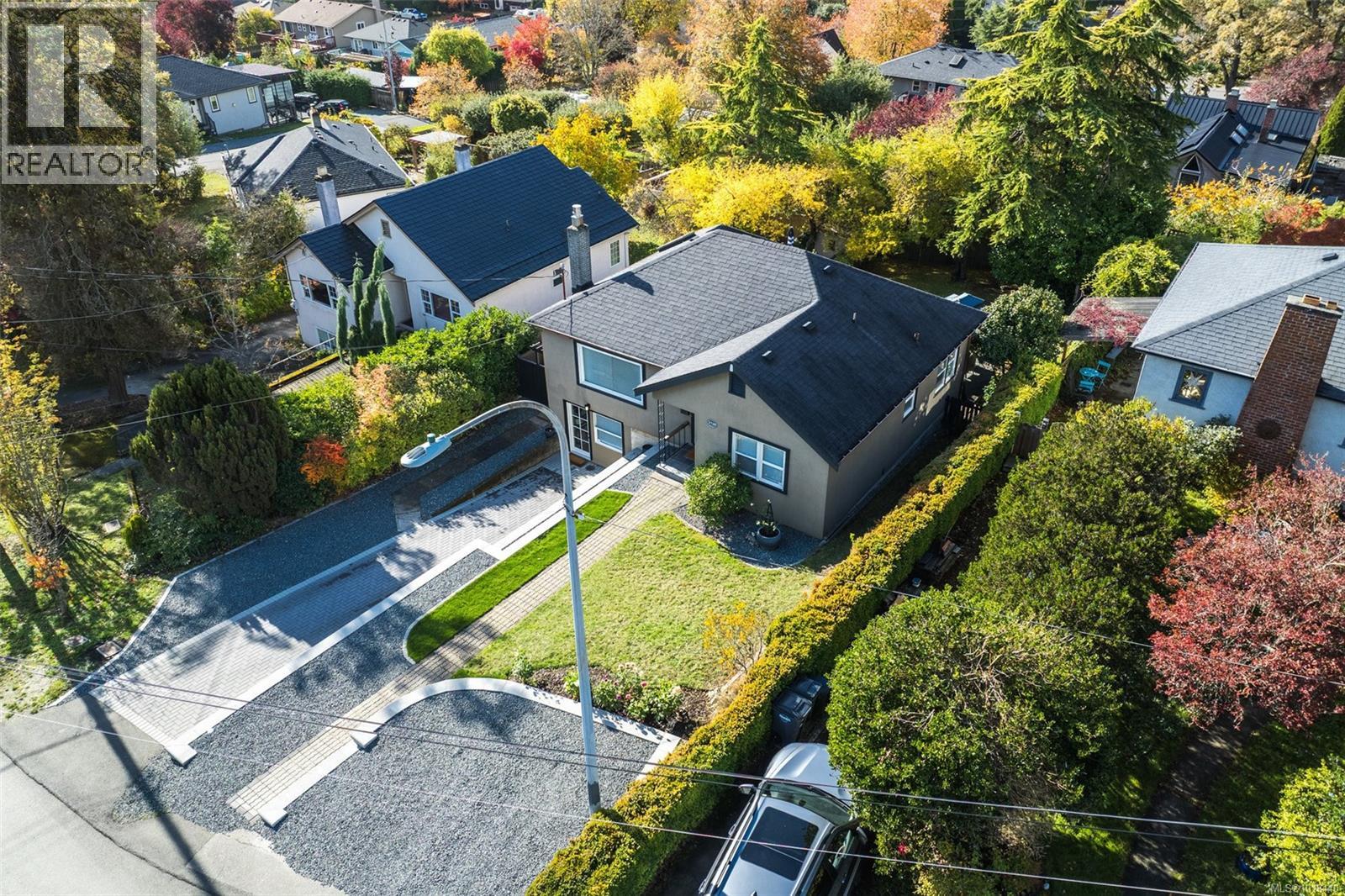  3720 Winston Crescent, Saanich