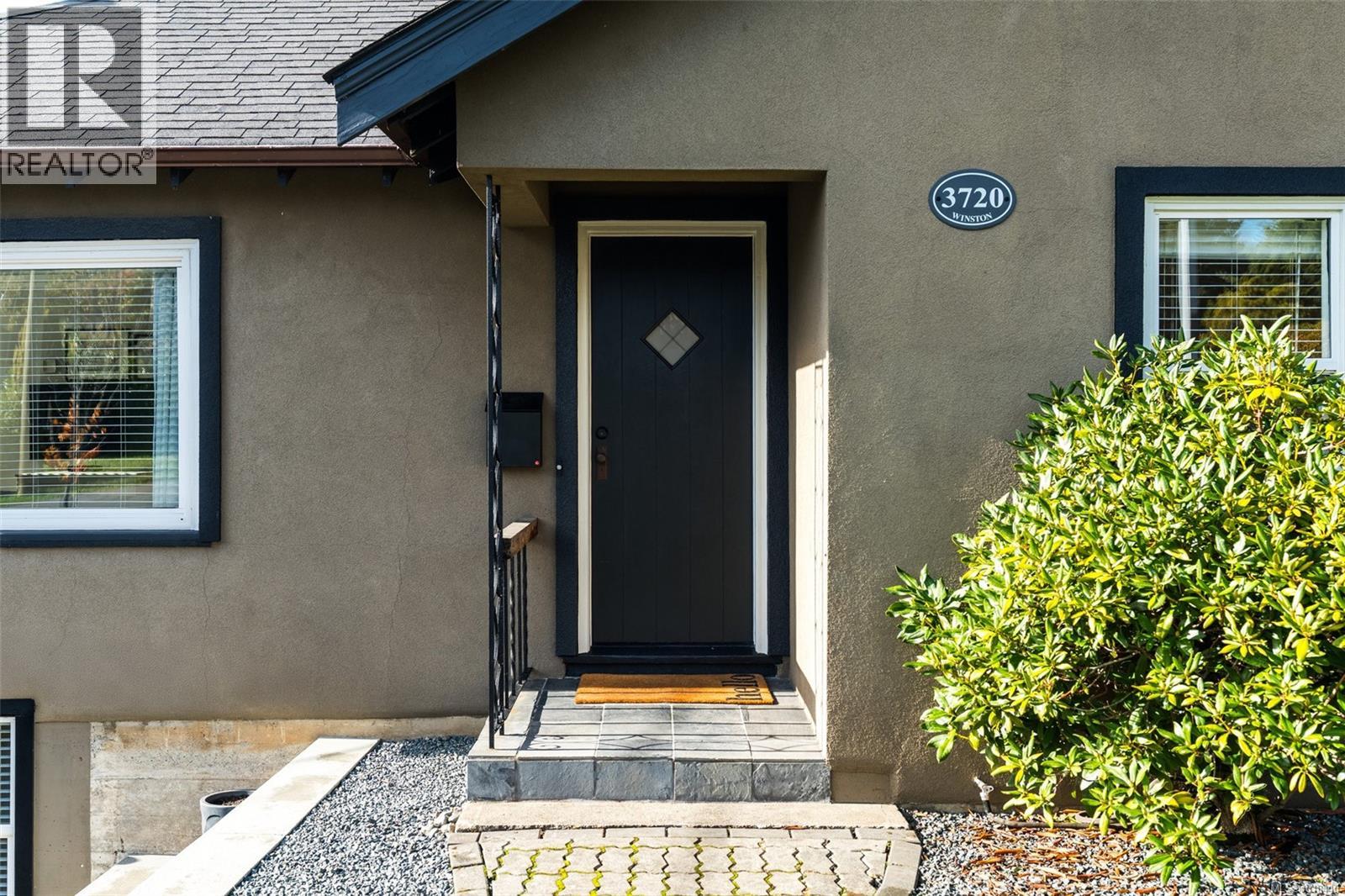  3720 Winston Crescent, Saanich