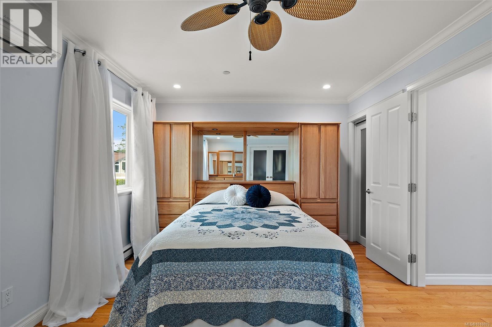  9452 Lochside Drive, Sidney