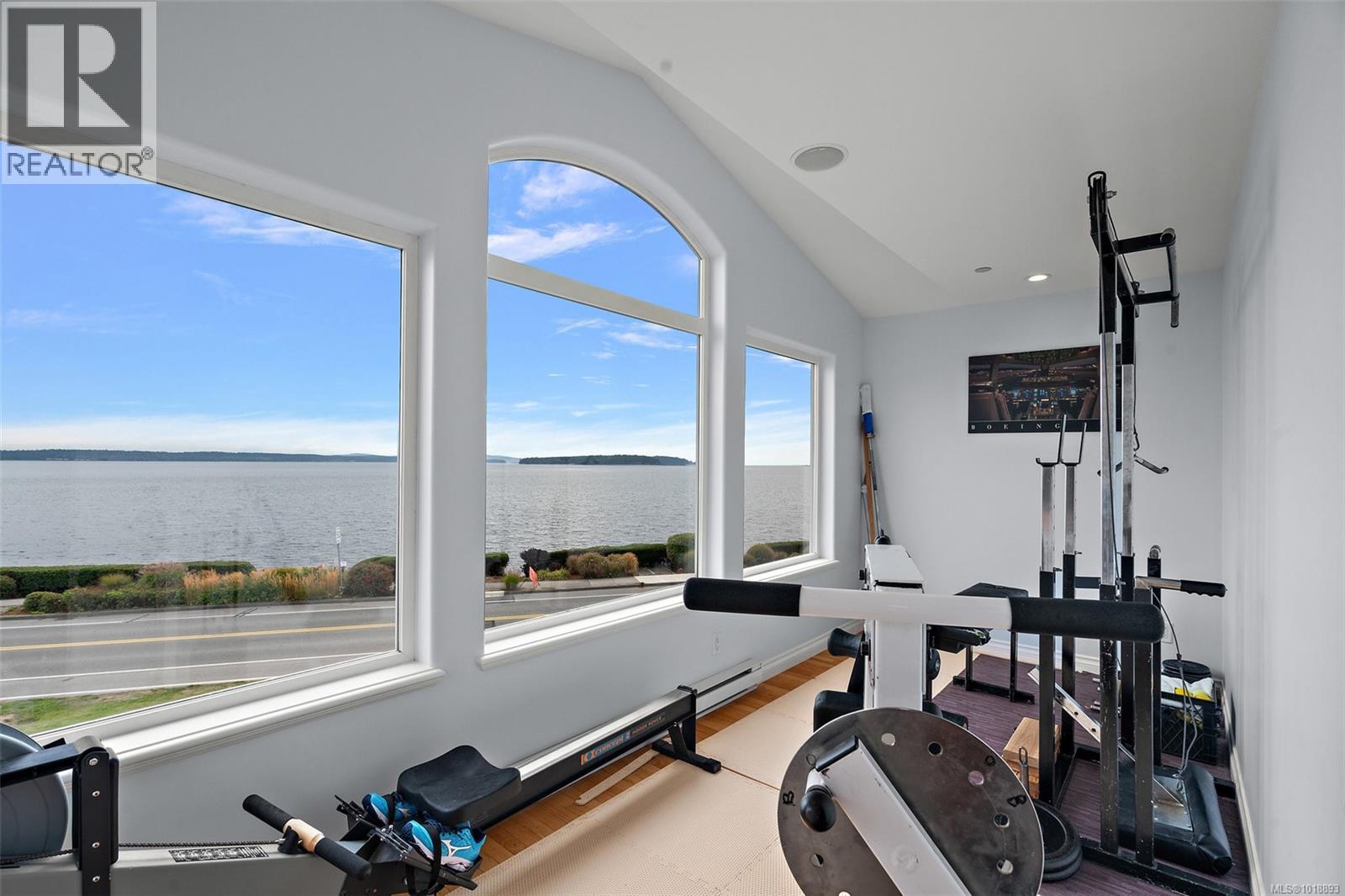  9452 Lochside Drive, Sidney