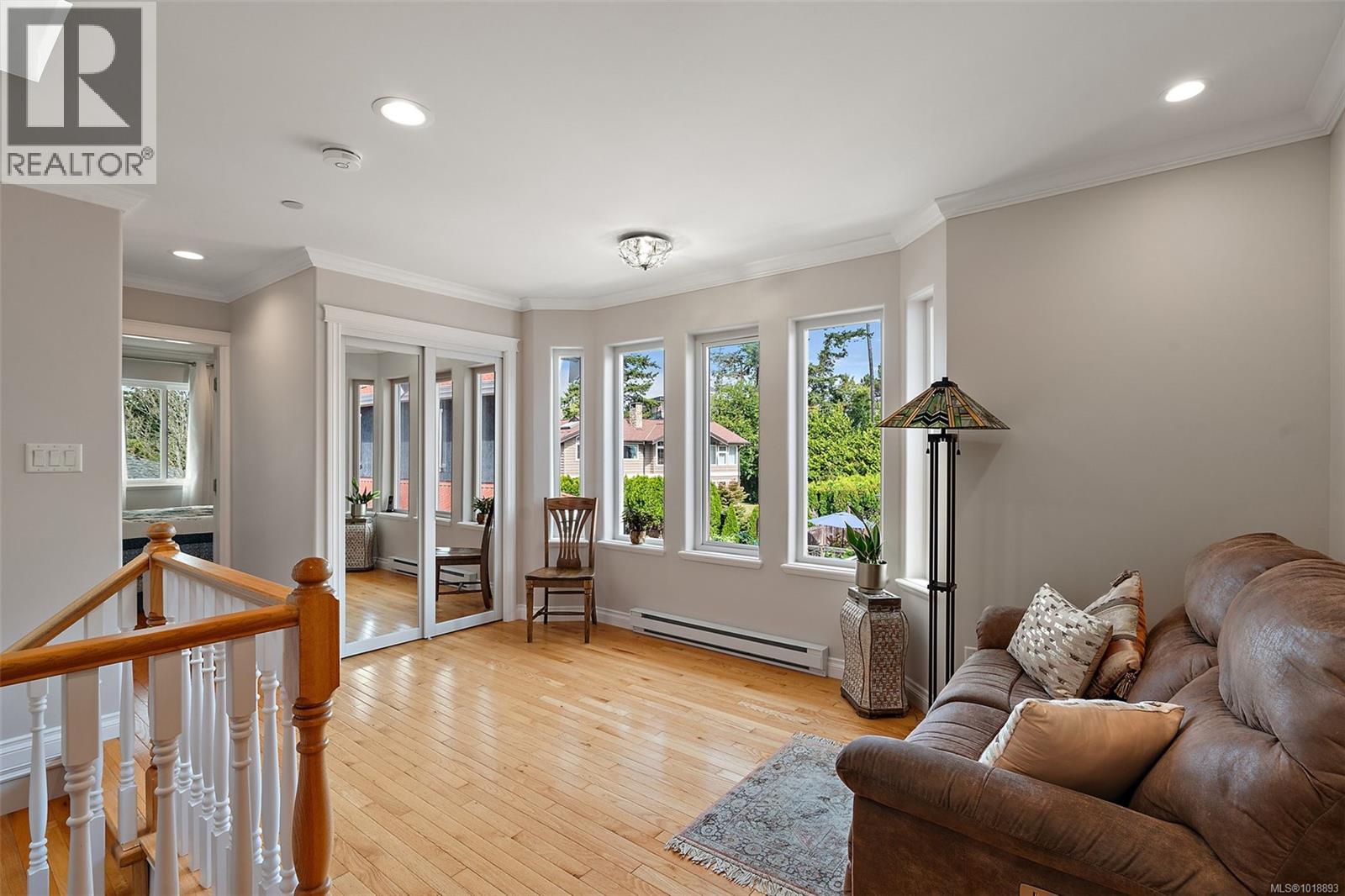  9452 Lochside Drive, Sidney