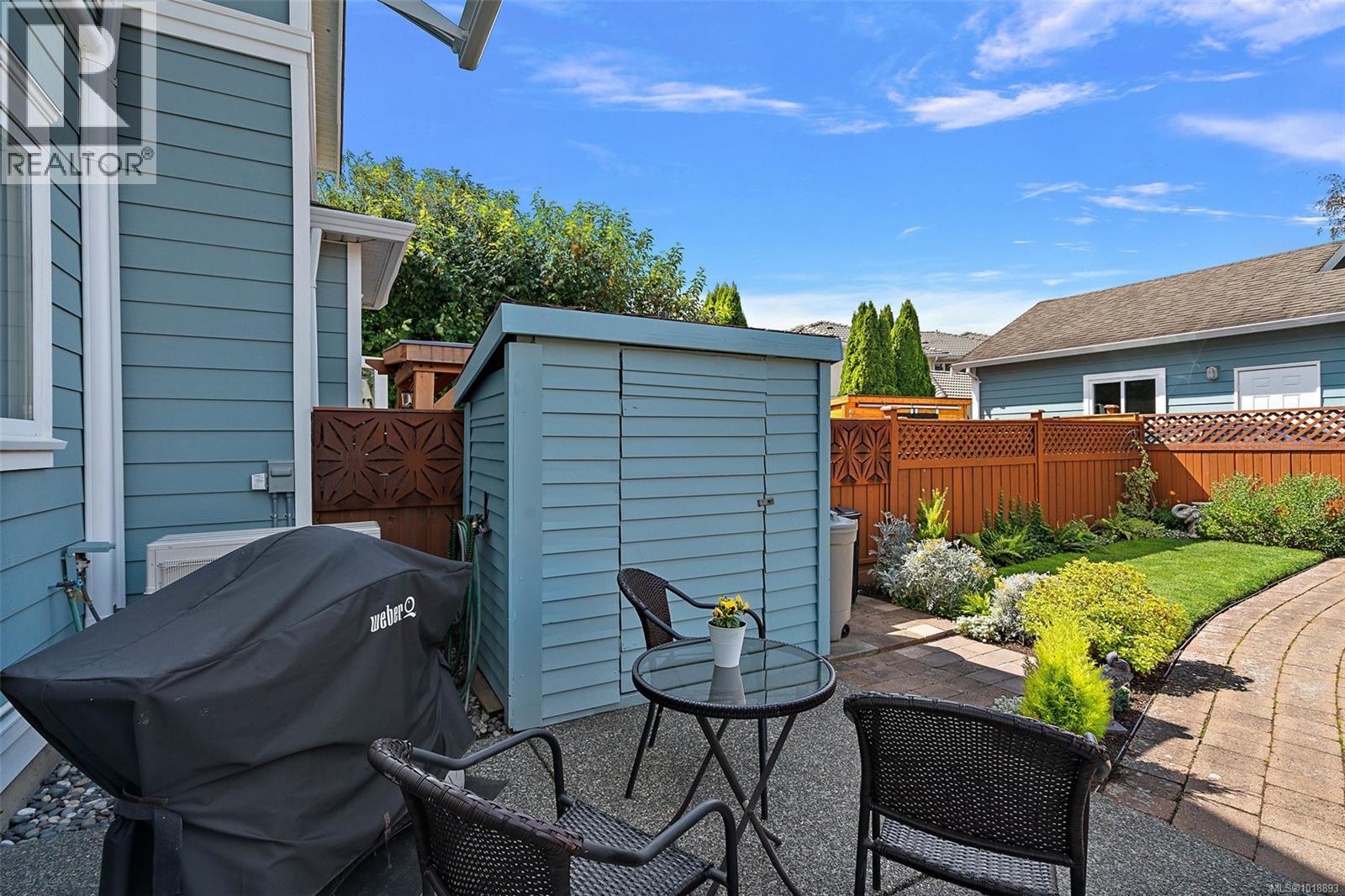  9452 Lochside Drive, Sidney