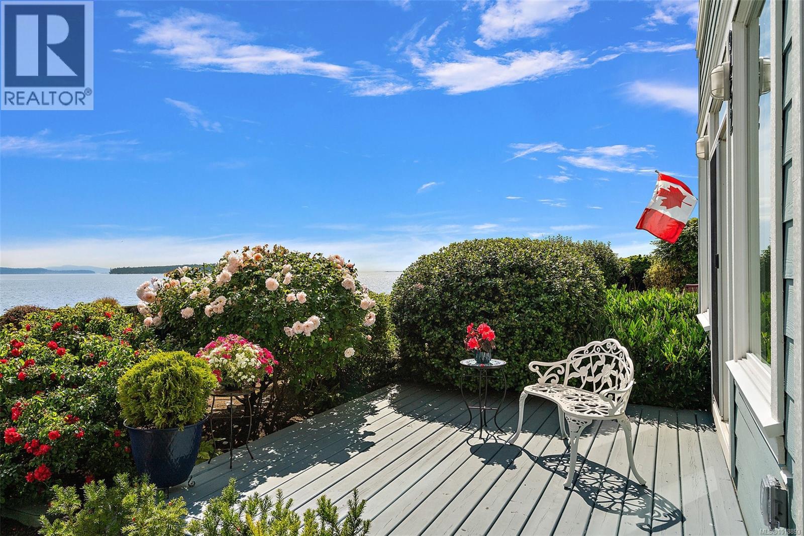  9452 Lochside Drive, Sidney