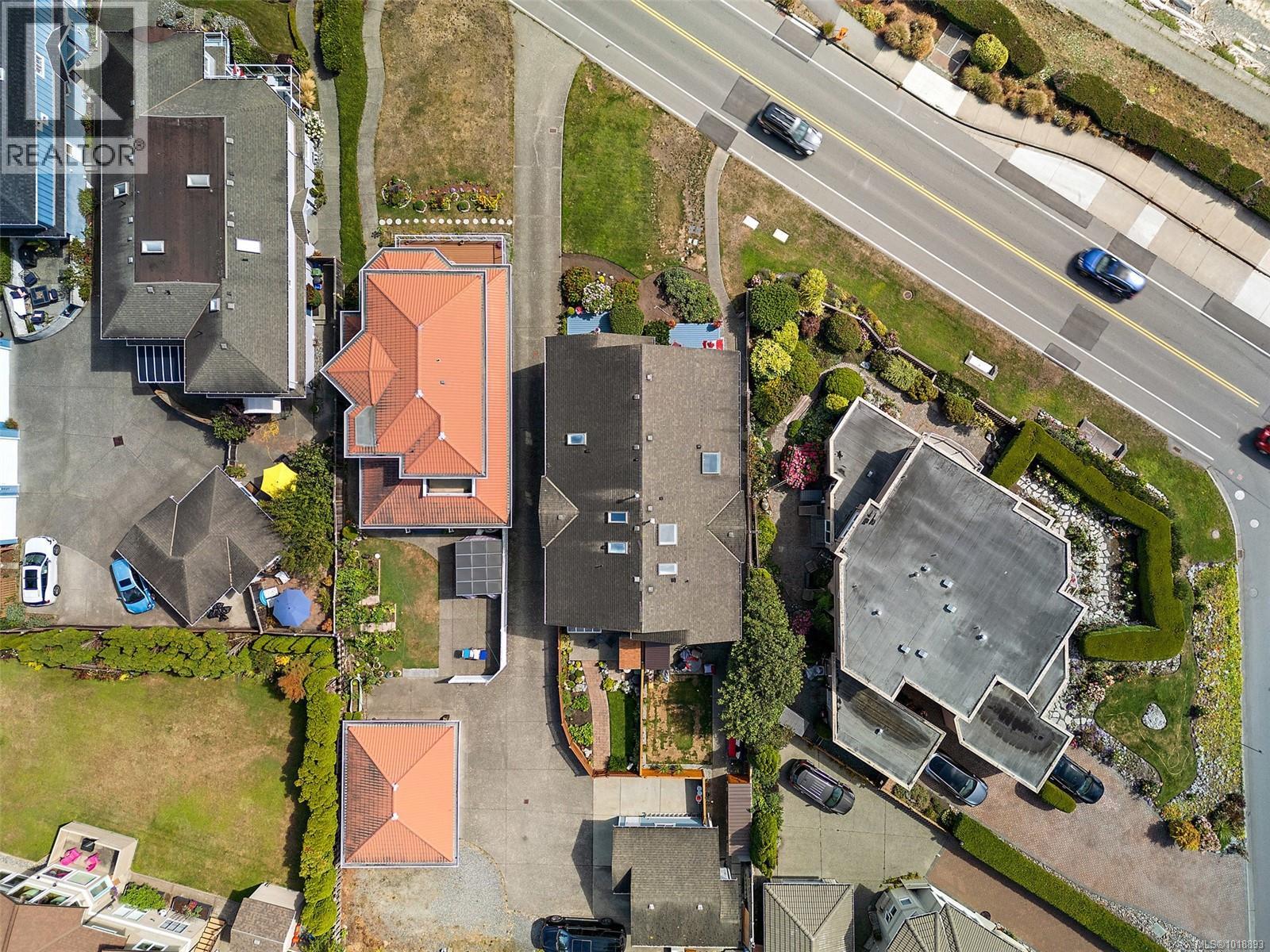  9452 Lochside Drive, Sidney