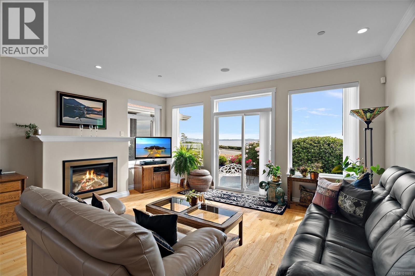  9452 Lochside Drive, Sidney