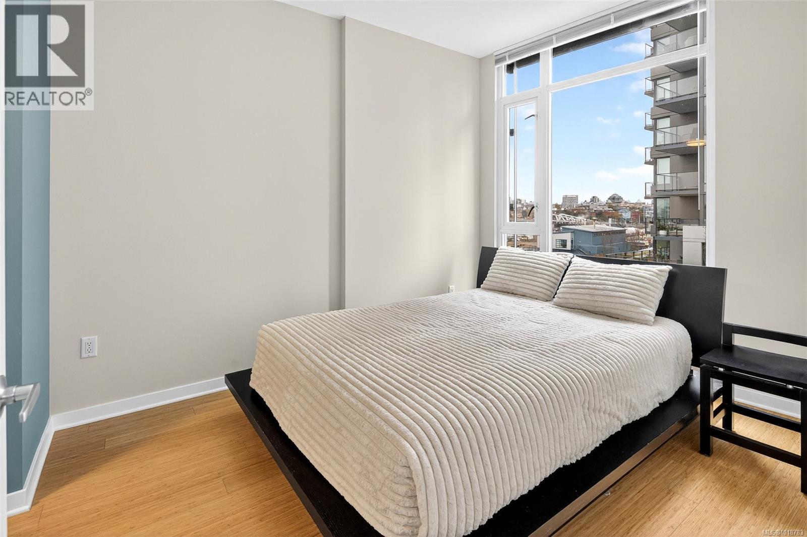 #308 373 TYEE RD - 16