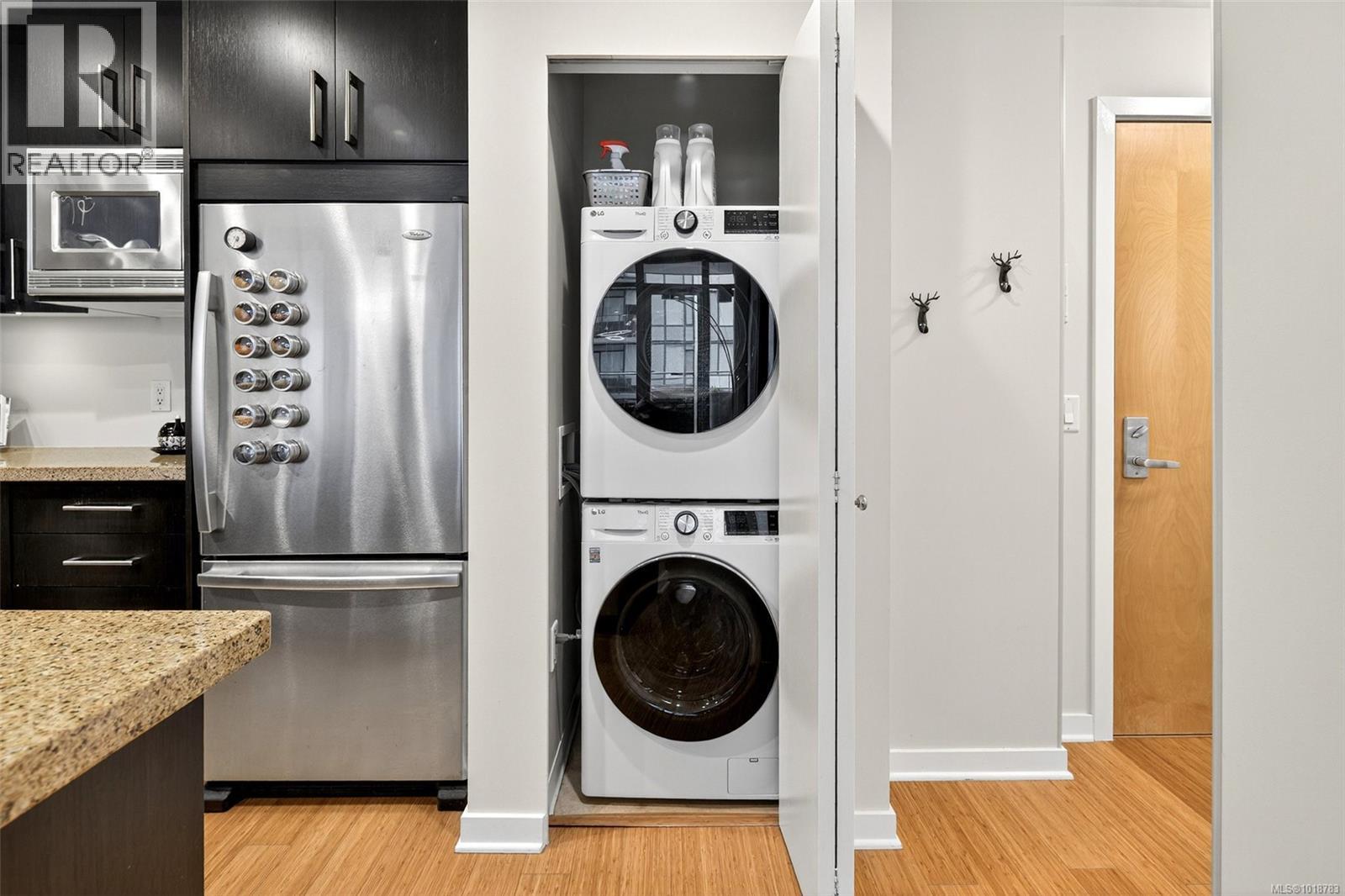 #308 373 TYEE RD - 22