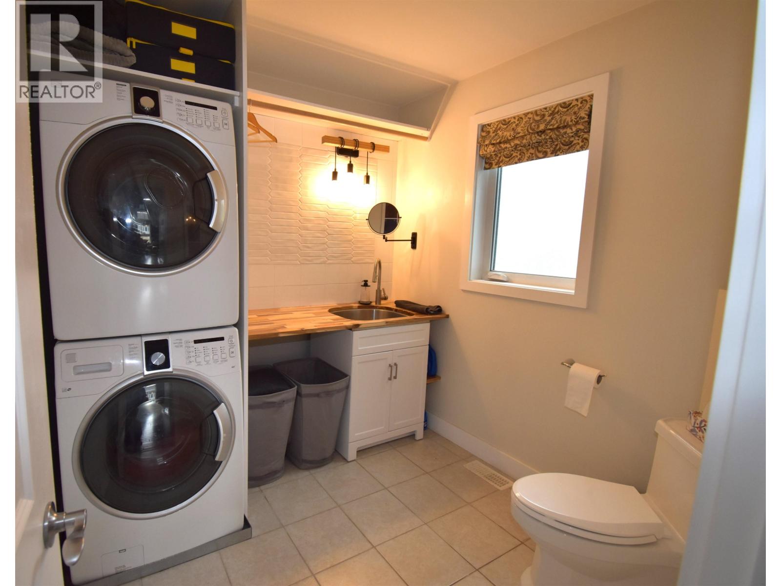 9 STARLITER WAY, Smithers