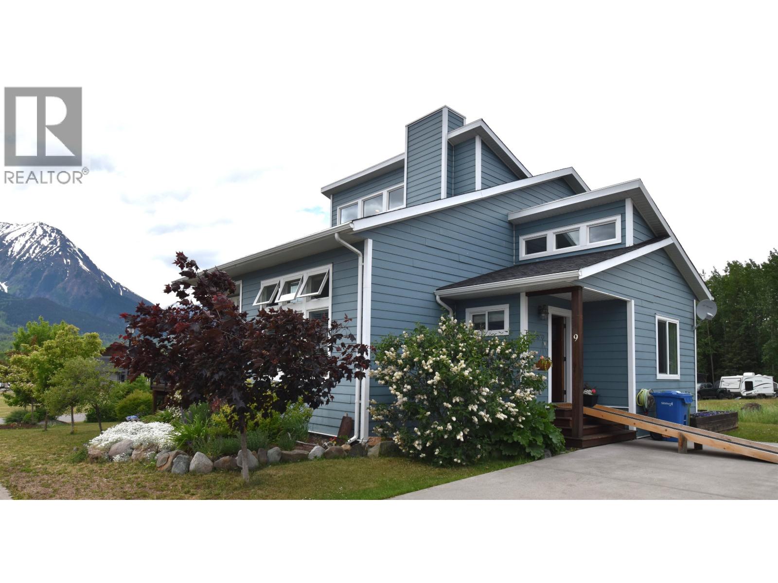 9 STARLITER WAY, Smithers