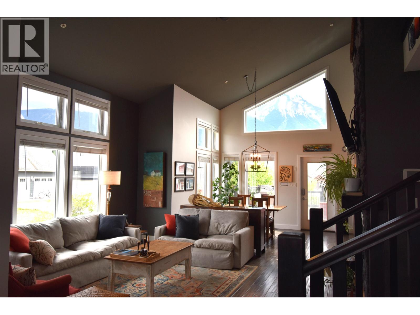 9 STARLITER WAY, Smithers