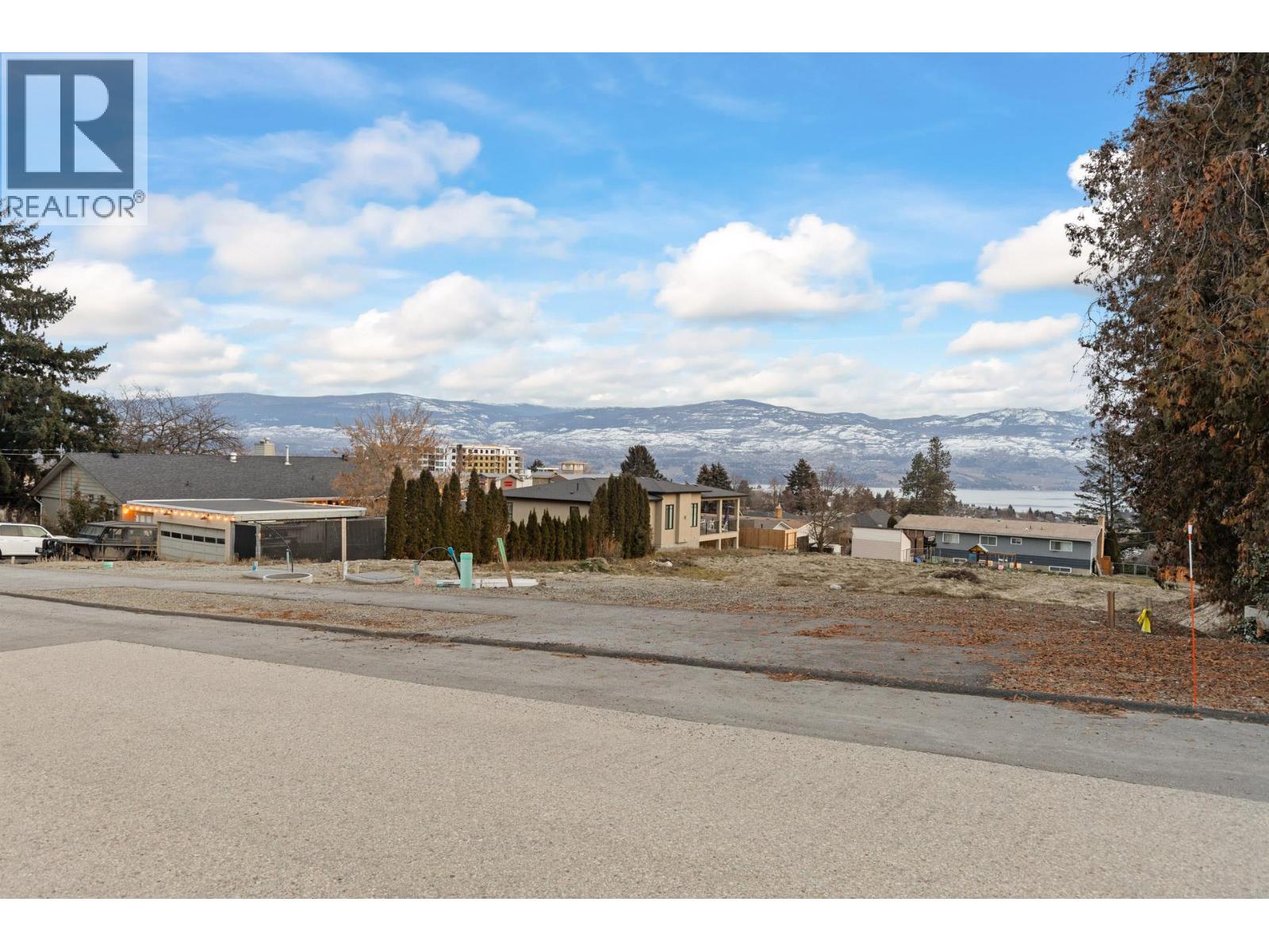  950 Skyline Road, West Kelowna