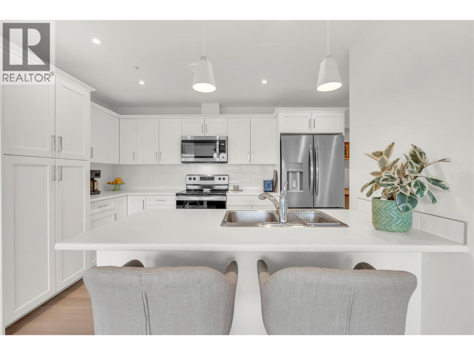 401 3362 SKAHA LAKE Road, Penticton