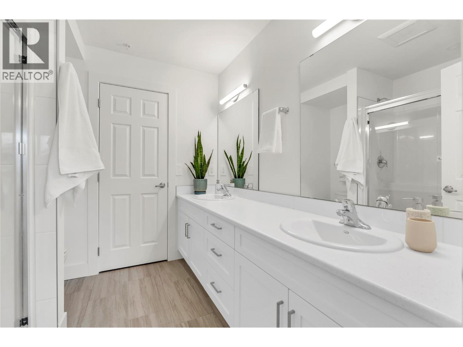 401 3362 SKAHA LAKE Road, Penticton