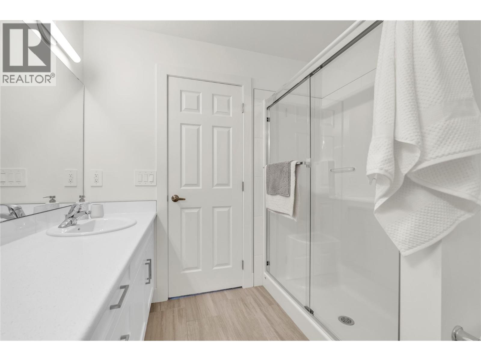 401 3362 SKAHA LAKE Road, Penticton