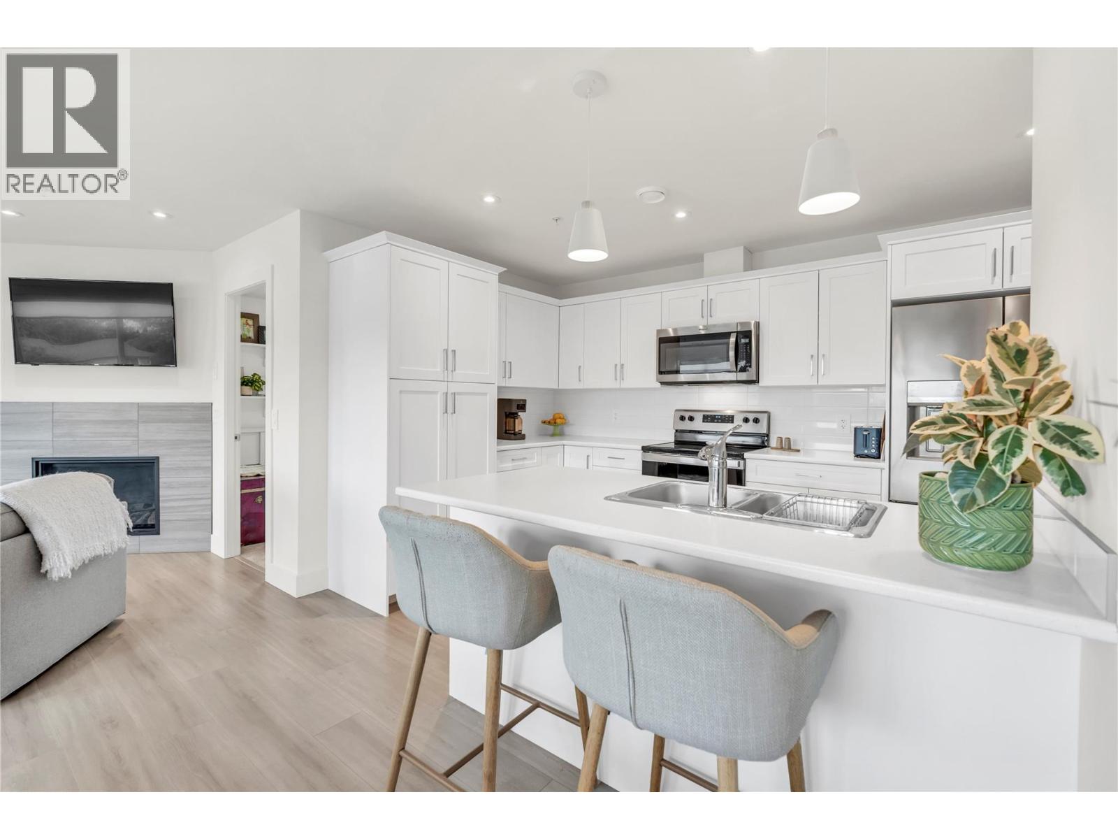 401 3362 SKAHA LAKE Road, Penticton