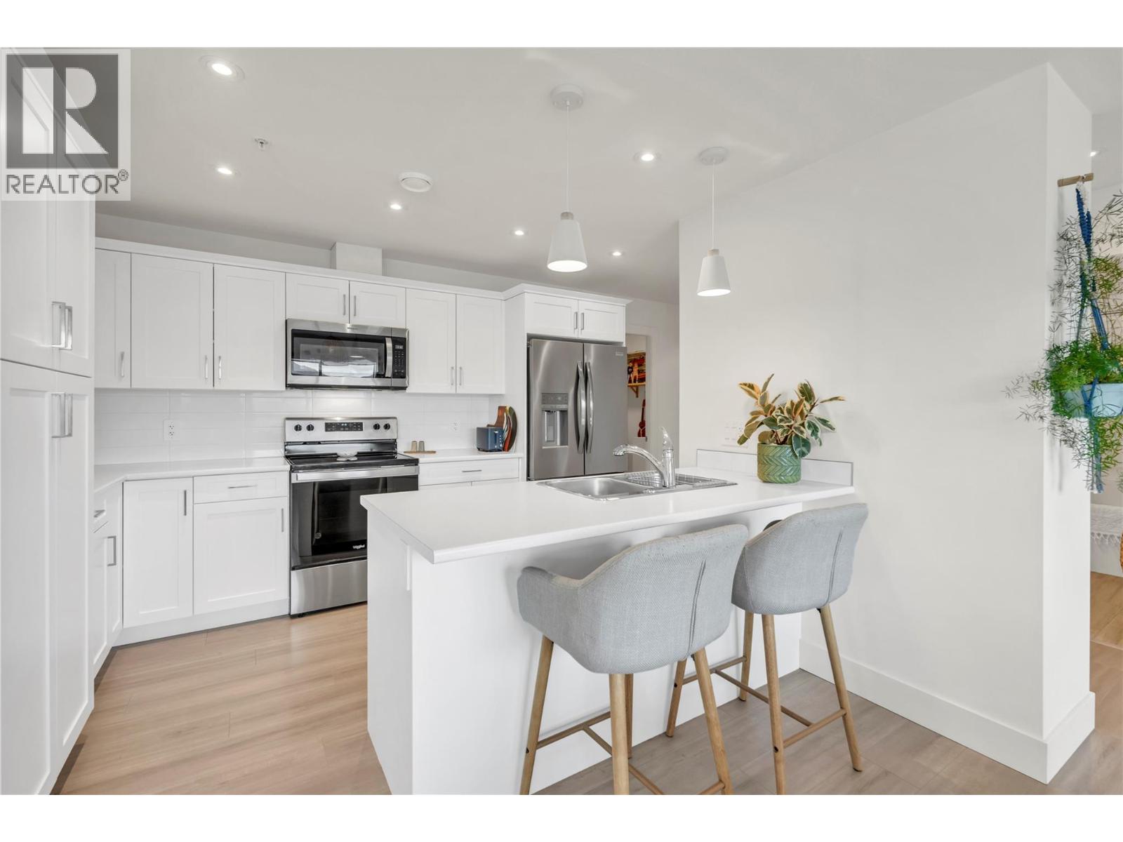 401 3362 SKAHA LAKE Road, Penticton