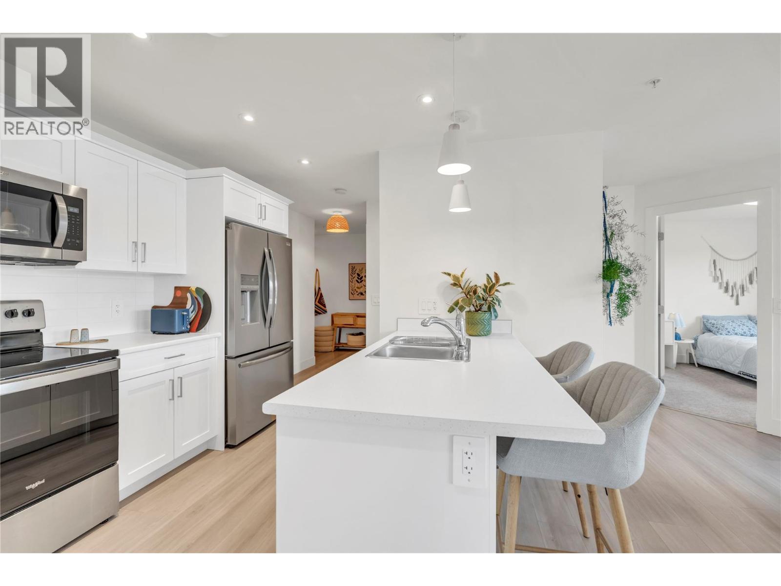 401 3362 SKAHA LAKE Road, Penticton